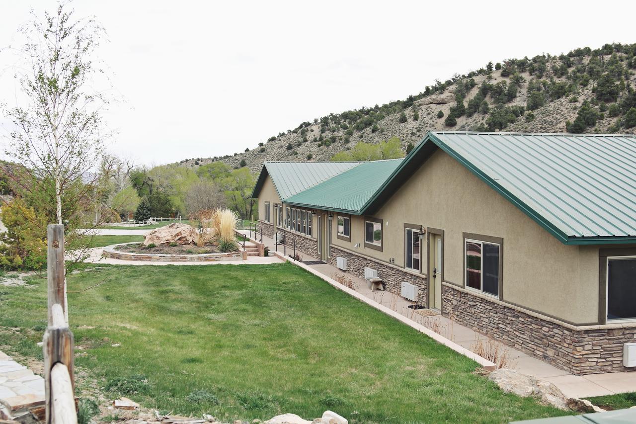 Hidden Canyon Retreat Hotel Baker Exterior photo