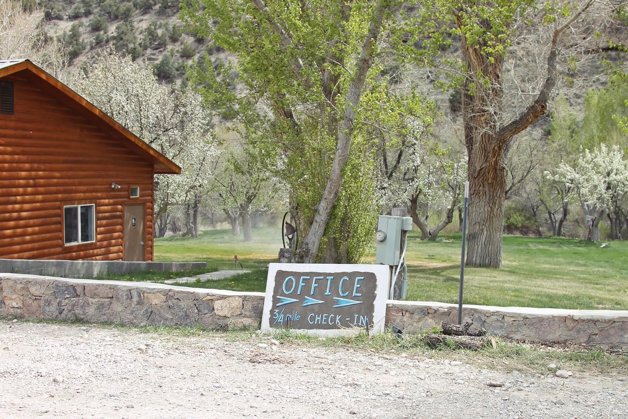 Hidden Canyon Retreat Hotel Baker Exterior photo