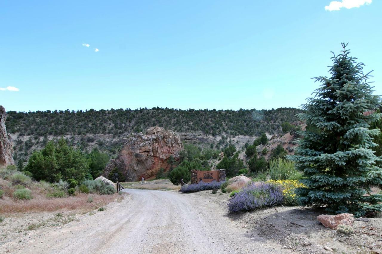 Hidden Canyon Retreat Hotel Baker Exterior photo